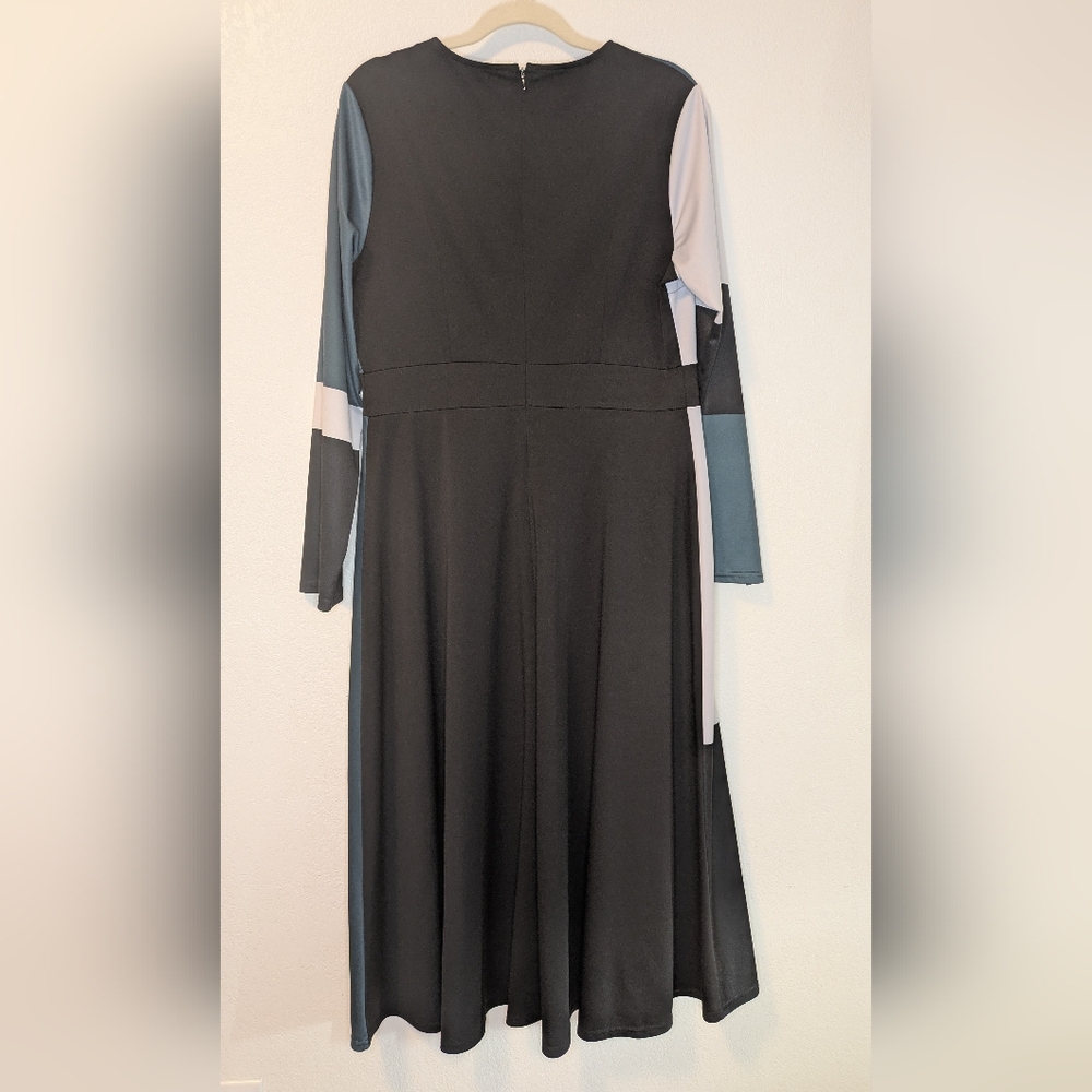 Colorblock Long Sleeve Dress - Picture 2 of 5